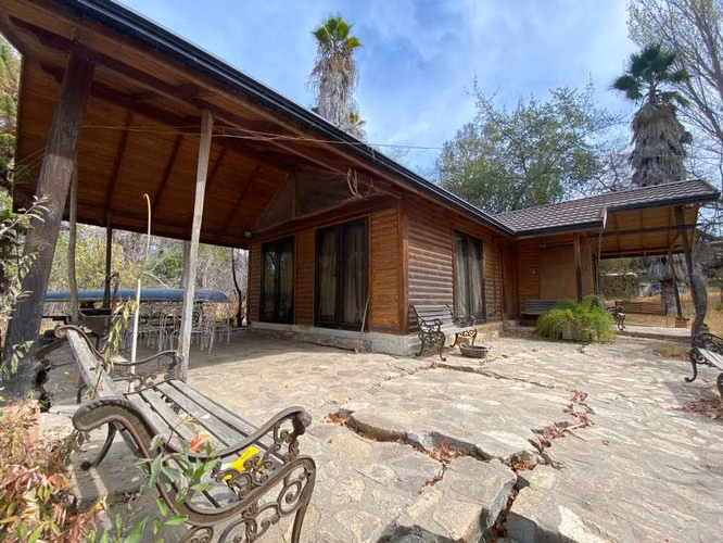 SE VENDE TERRENO con CASA LAGO RAPEL 8400MTRS reconstruir