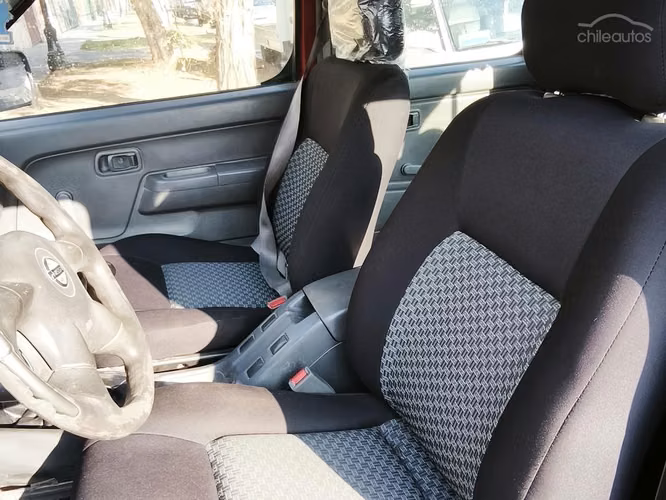 Nissan Terrano 2010 2.4 DX 4x2 doble cabina - Imagen 9
