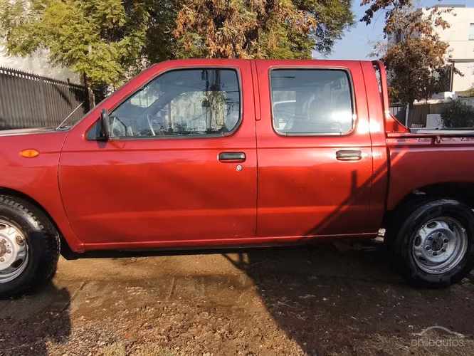 Nissan Terrano 2010 2.4 DX 4x2 doble cabina - Imagen 2