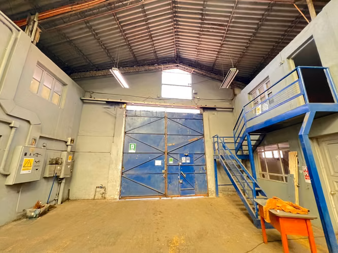 BODEGA CON OFICINA 1800 M2 QUINTA NORMAL - Imagen 2