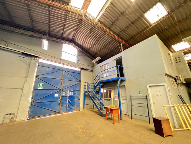 BODEGA CON OFICINA 1800 M2 QUINTA NORMAL - Imagen 10