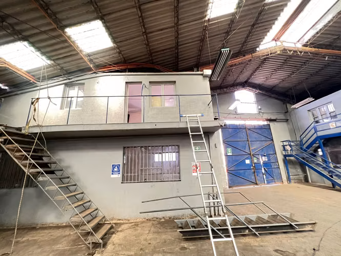 BODEGA CON OFICINA 1800 M2 QUINTA NORMAL - Imagen 11