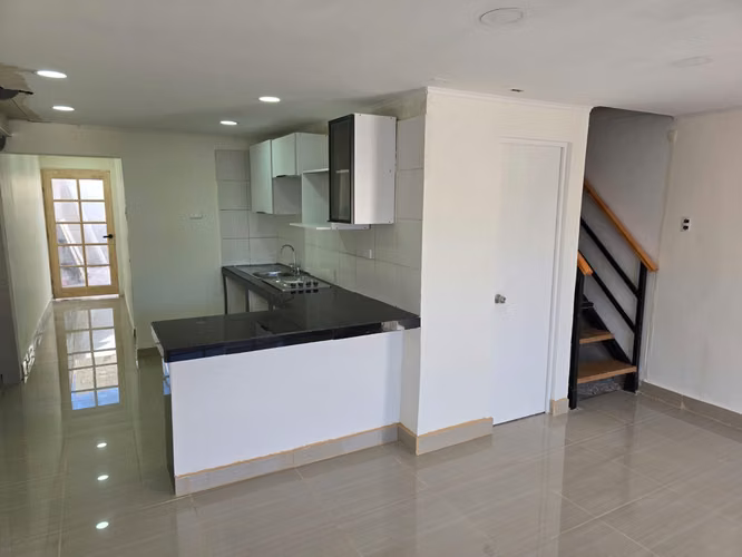 Arriendo Casa Nueva frente a la Uta, a pasos de Edmundo Flores