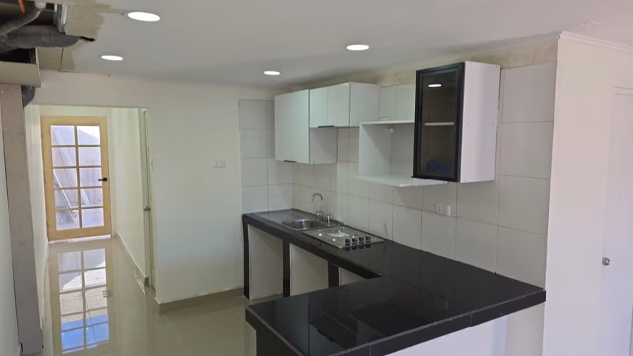 Arriendo Casa Nueva frente a la Uta, a pasos de Edmundo Flores
