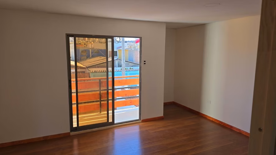 Arriendo Casa Nueva frente a la Uta, a pasos de Edmundo Flores
