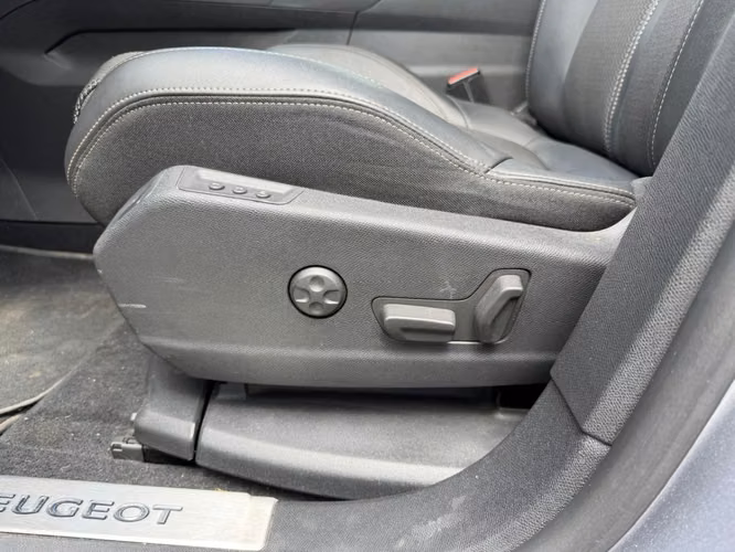 PEUGEOT 3008 GT 1.5 HDI 130 2022 - Imagen 14