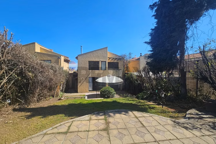 "encantadora casa en la reina: ¡tu nuevo hogar!"