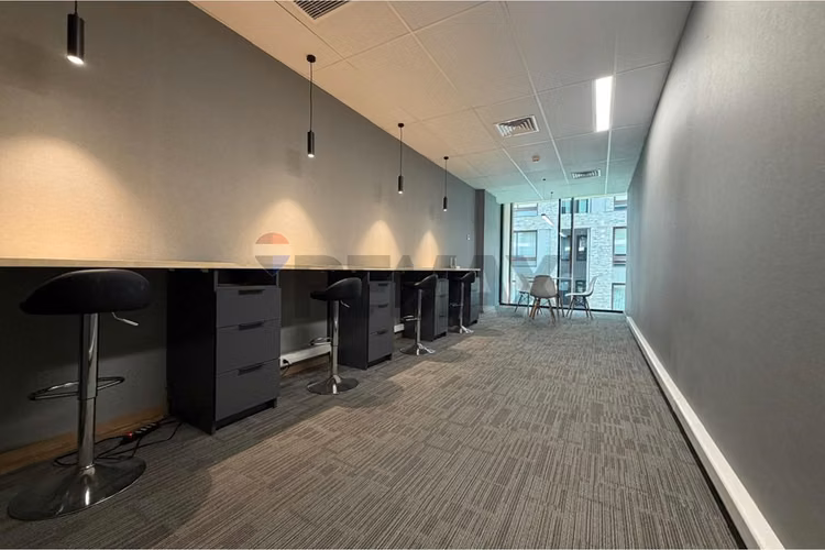 Oficina work plaza,  a minutos de portal la dehesa