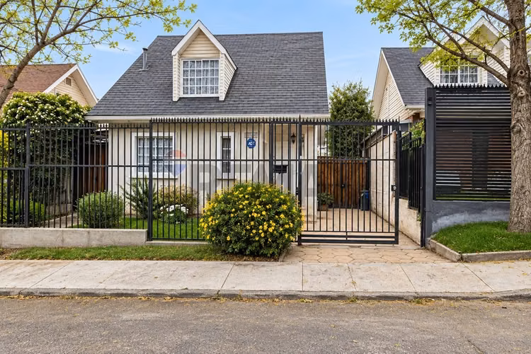 Venta casa peñalolen 4d 2b - Imagen 1