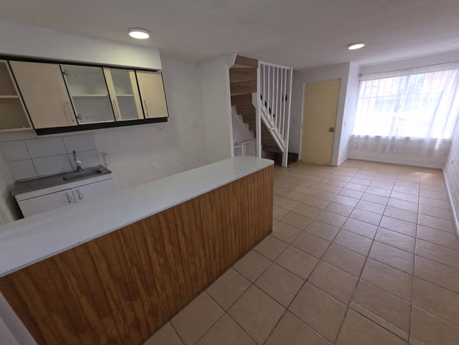 Arriendo Linda Casa 2 Pisos Excelente Estado Remodelada - Imagen 4