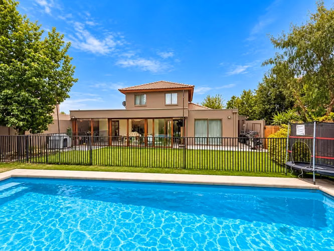 CASA FAMILIAR CON PISCINA Y AMPLIOS ESPACIOS REMANSO