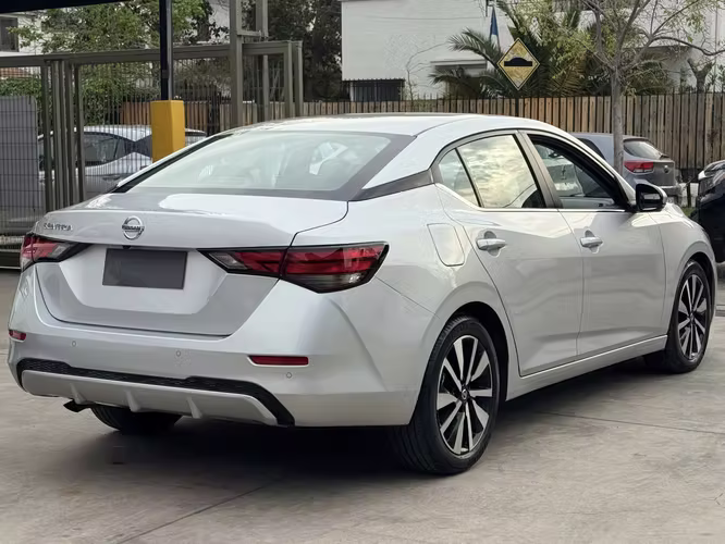 Nissan sentra - Imagen 4