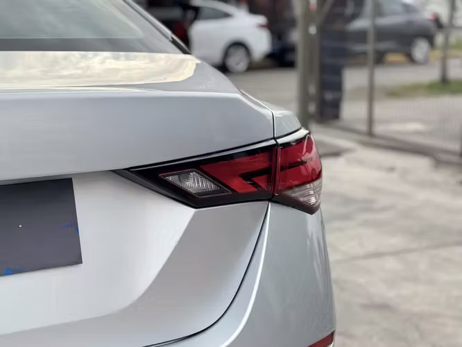 Nissan sentra - Imagen 11