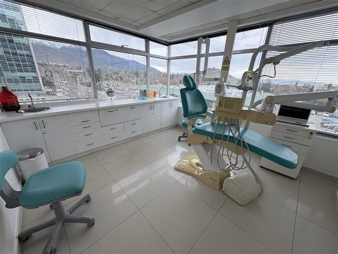 Oficina o Consulta Dental completa en venta en Las Condes