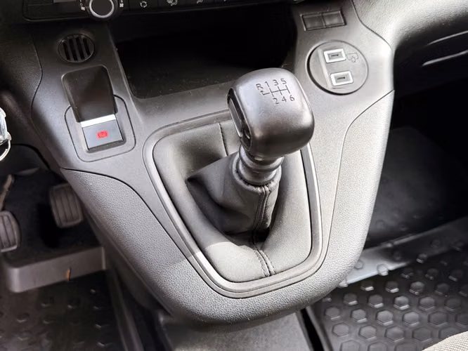 PEUGEOT PARTNER 2025 - Imagen 18
