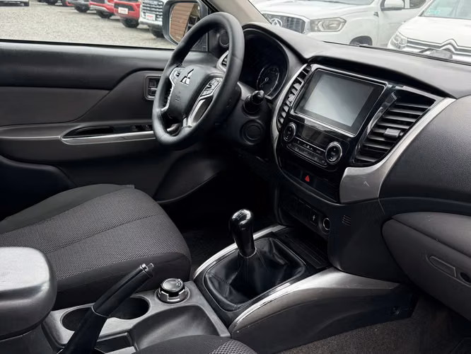 MITSUBISHI L200 DAKAR CRS 4X4 2019 - Imagen 4