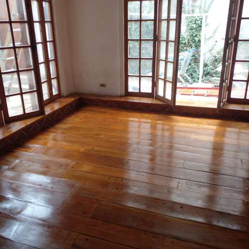 Única oportunidad de vivir en una casa que destaca por su diseño, calidez y amplitud."