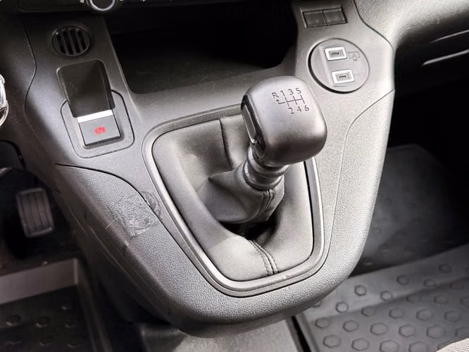 PEUGEOT PARTNER 2025 - Imagen 17