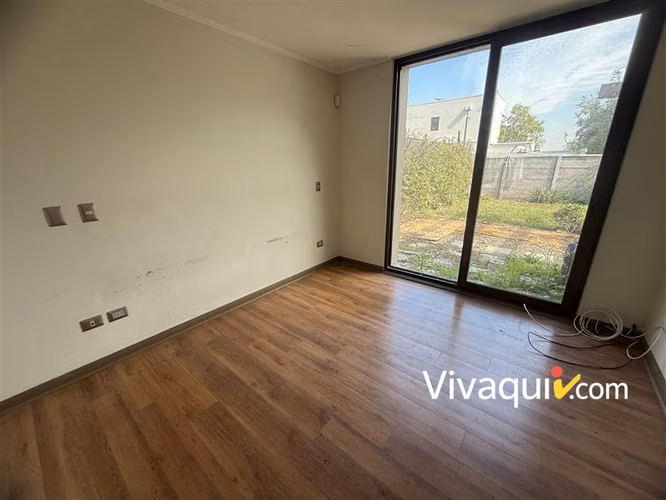 Casa en venta de 3 dorm. en Colina