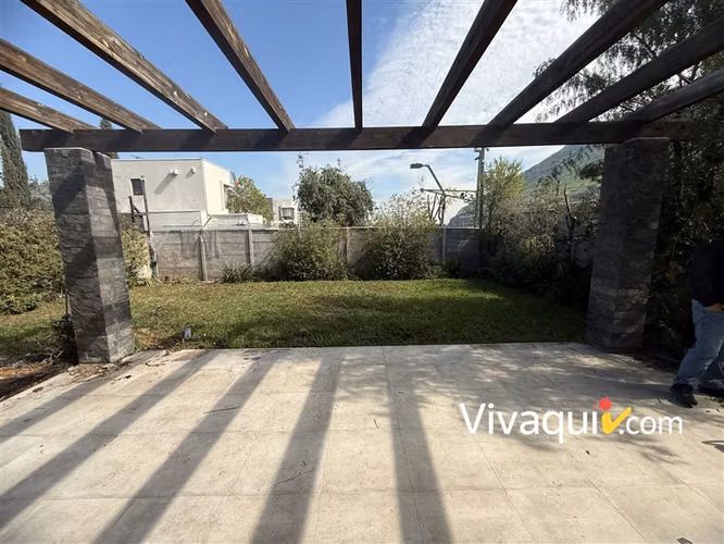 Casa en venta de 3 dorm. en Colina