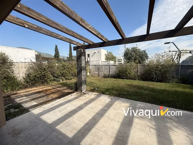 Casa en venta de 3 dorm. en Colina