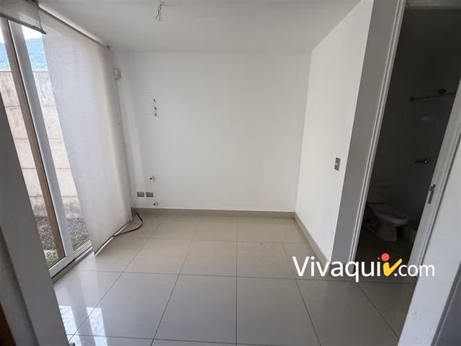 Casa en venta de 3 dorm. en Colina