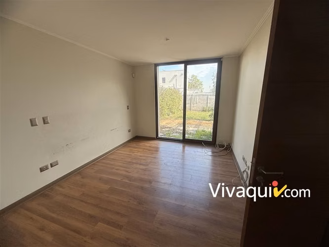Casa en venta de 3 dorm. en Colina