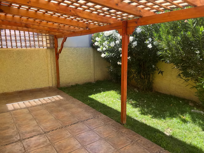 Casa 2D 1B con patio – Padre Hurtado (184837)