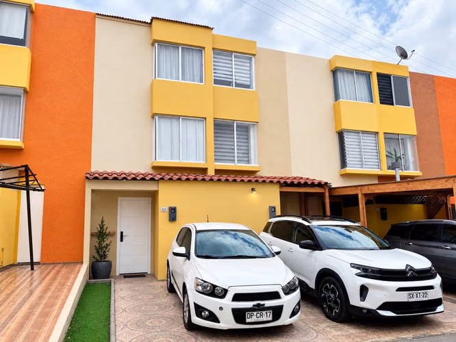 Venta Casa en Condominio (A pasos de Mall La Portada)