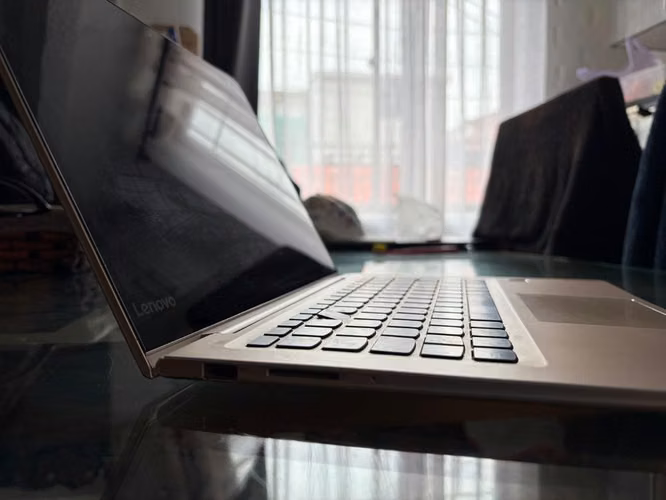 Notebook Lenovo IdeaPad 710S Plus - Imagen 2