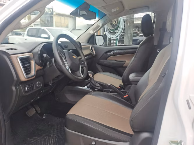 CHEVROLET COLORADO 2.8 HIGH COUNTRY AT 4X4 DIESEL - Imagen 14