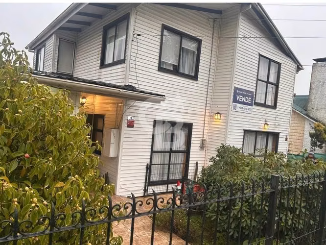 Dos Residencias en Avenida Principal ANCUD - Imagen 2