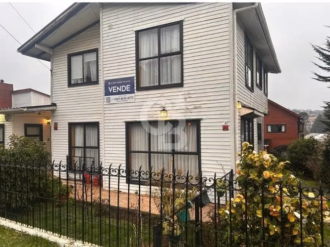 Dos Residencias en Avenida Principal ANCUD