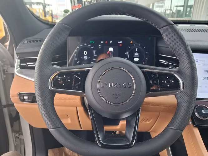 LYNK&CO 09 2027 - Imagen 8