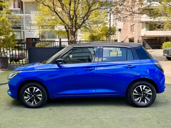 SUZUKI SWIFT 1.2 GLX CVT SMART HYBRID - 2025 | 4860 - Imagen 8