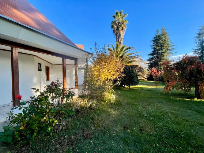 PRECIOSA CASA ESTILO CHILENO REGULARIZADA EN 5900 MTRS URBANO, ALTA PLUSVALÍA - Imagen 2