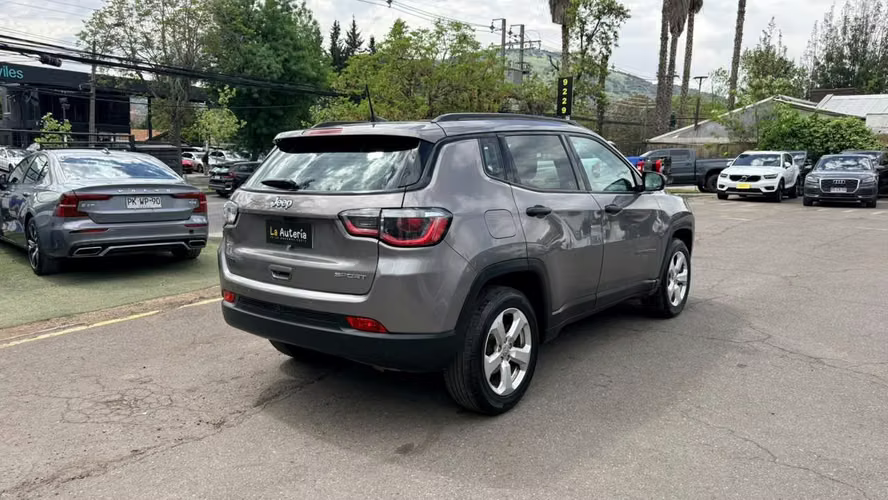 JEEP COMPASS SPORT 2.4 MT (2018) - Imagen 3