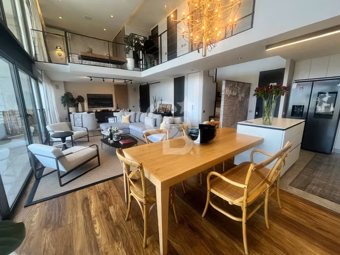 Espectacular departamento Dúplex en Las Condes - Imagen 3