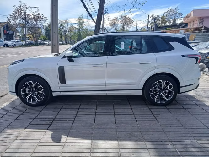 LYNK&CO 09 2027 - Imagen 4