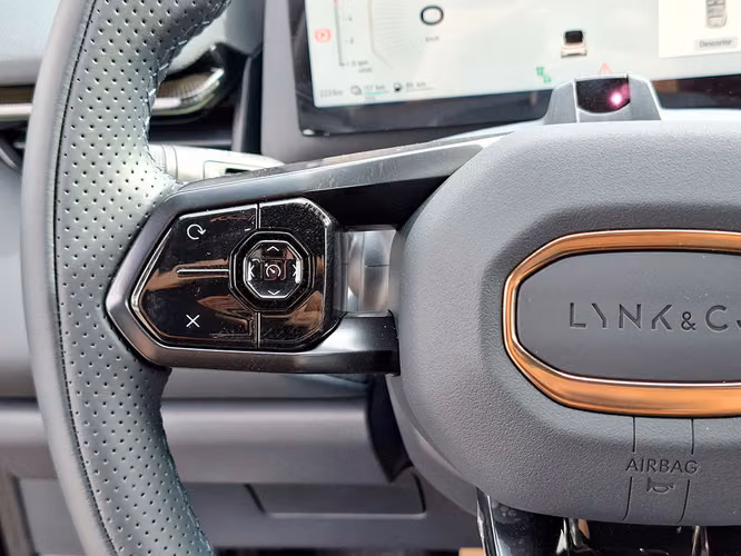 LYNK&CO 08 2027 - Imagen 7
