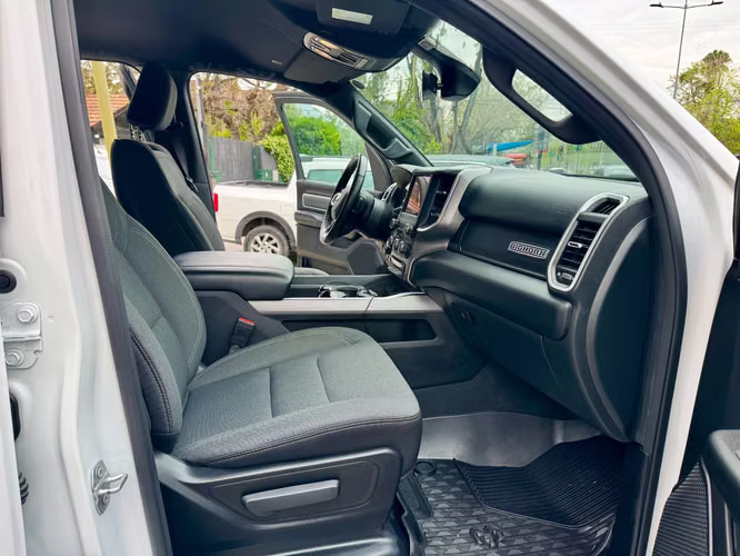 RAM 1500 BIG HORN 3.6 AUT 4X4 HIBRIDO DESCUENTA IVA VER EN LAS CONDES 2022