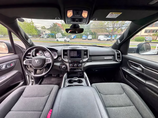 RAM 1500 BIG HORN 3.6 AUT 4X4 HIBRIDO DESCUENTA IVA VER EN LAS CONDES 2022