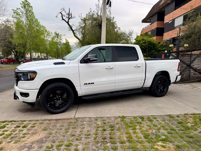 RAM 1500 BIG HORN 3.6 AUT 4X4 HIBRIDO DESCUENTA IVA VER EN LAS CONDES 2022