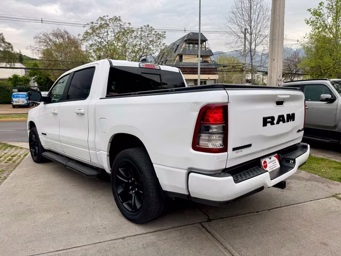RAM 1500 BIG HORN 3.6 AUT 4X4 HIBRIDO DESCUENTA IVA VER EN LAS CONDES 2022