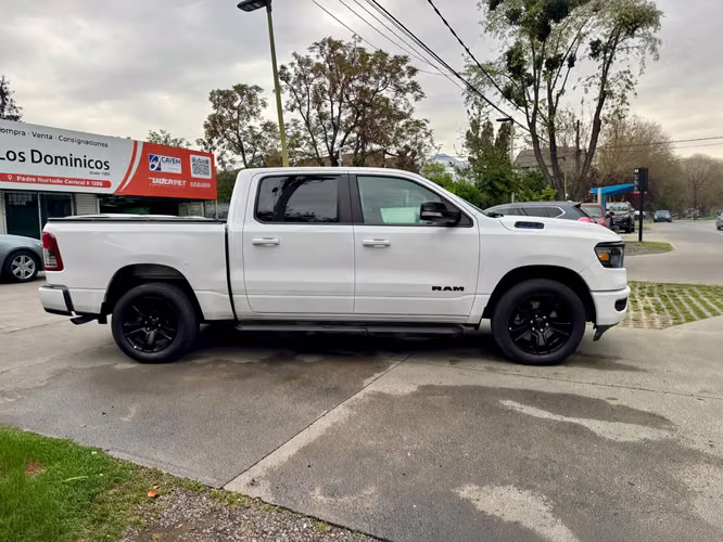 RAM 1500 BIG HORN 3.6 AUT 4X4 HIBRIDO DESCUENTA IVA VER EN LAS CONDES 2022