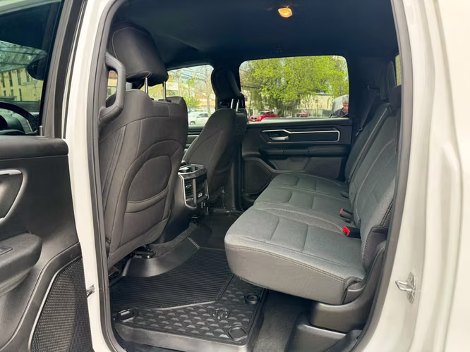 RAM 1500 BIG HORN 3.6 AUT 4X4 HIBRIDO DESCUENTA IVA VER EN LAS CONDES 2022