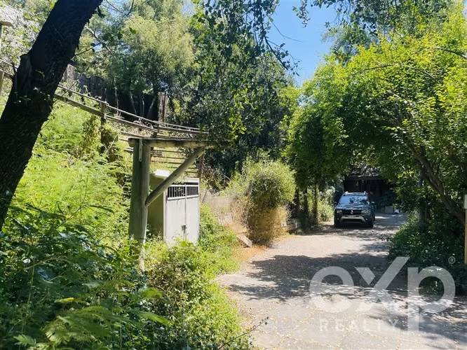 Parcela con 3 construcciones en la naturaleza de Barnechea - Imagen 26