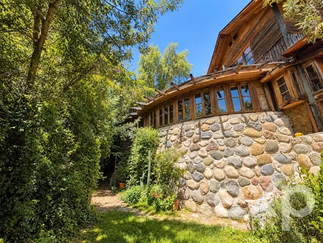 Parcela Con 3 construcciones en la naturaleza de Barnechea - Imagen 2