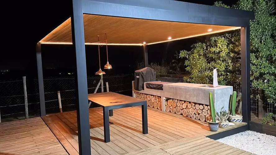 Moderna De Amplios Espacios Y Jardines Piscina Temperada - Imagen 19
