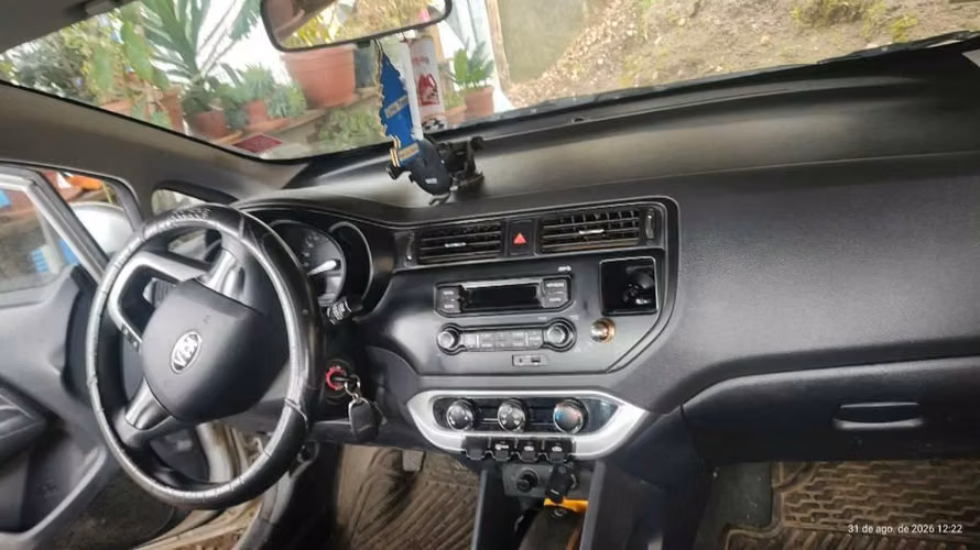 Se vende Kia rio 4